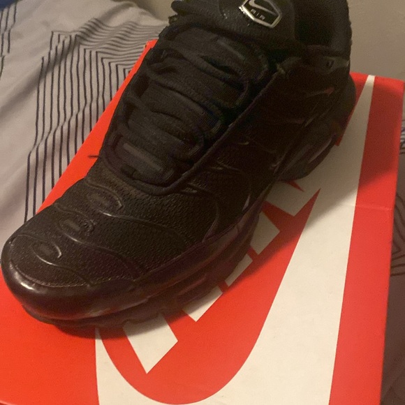 Air Max Plus - Picture 3 of 4